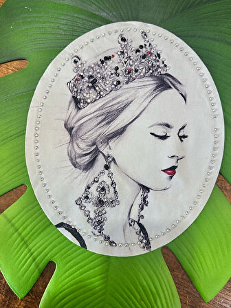 33X30 CM TAŞ İŞLEME KRALİÇE ARMA DİKİŞ APLİKE