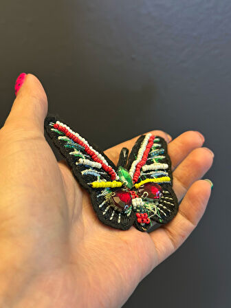 8X6 CM BONCUK TAŞ NAKIŞ İŞLEME RENKLİ KELEBEK ARMA DİKİŞ APLİKE