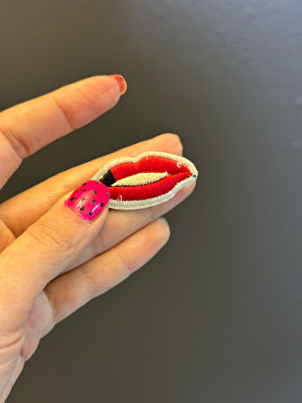 4X2 CM NAKIŞ İŞLEME KIRMIZID UDAK ARMA DİKİŞ APLİKE