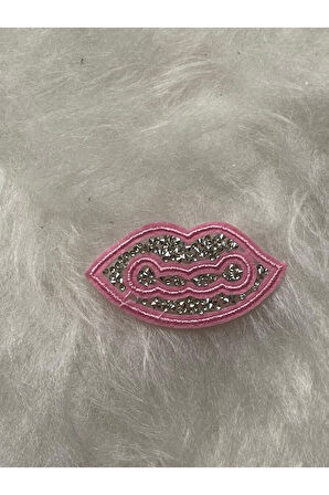 8X4 CM TAŞLI DUDAK PEMBE APLİKE ARMA YAMA ÜTÜ İLE YAPIŞIR