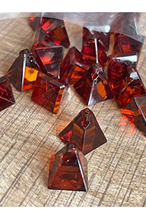 BORDO PİRAMİT DELİKLİ CAM BONCUK2X2 CM 50 ADET
