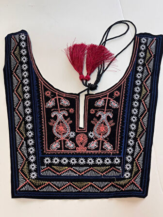 28X30 CM NAKIŞ İŞLEME GÖMLEK ELBİSE ETNİK BOHEM YAKALIK PÜSKÜLLÜ APLİKE