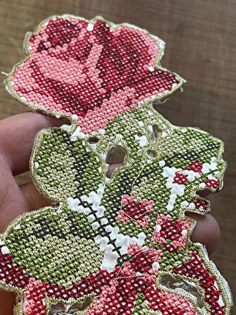 16X8 CM  ÜTÜ İLE YAPIŞAN KANAVİÇE GÜL İŞLEME APLİKE ARMA YAMA DİKİŞ AKSESUARI