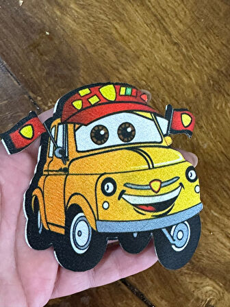 9X9 CM ÜTÜ İLE YAPIŞAN ŞİMŞEK MCQUEEN ARABA ARMA