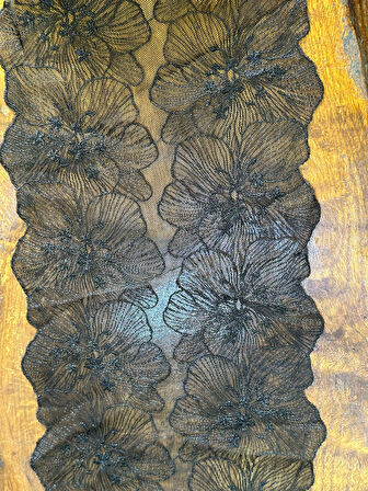 EN 19 CM SİYAH TÜL ÇİÇEKLİ KESİLEBİLİR DİKİŞ GİYİM APLİKE ŞERİT 1 METRE