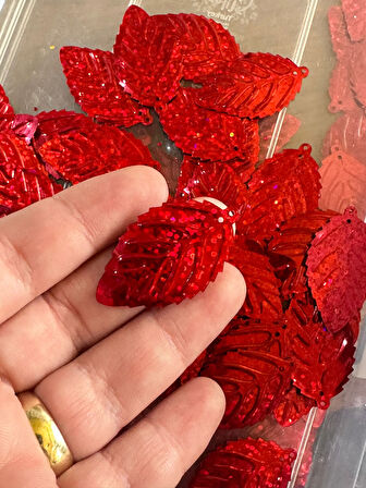 50 ADET KIRMIZI LAZER KESİM YAPRAK PUL DELİKLİ PUL PAYET 3X2 CM