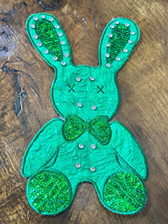 ZİRKON TAŞ İŞLEME PAYETLİ YEŞİL TAVŞAN ARMA DİKİŞ APLİKE 28X12 CM