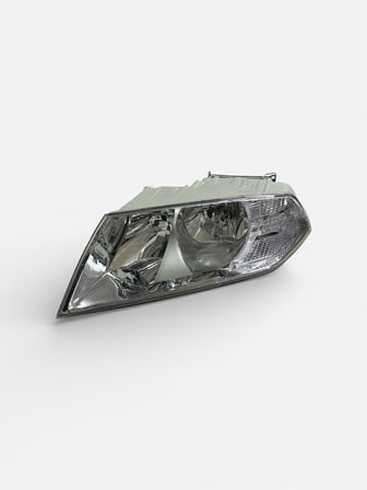 DEPO SKODA OCTAVİA 4K COMBİ SOL ÖN FAR LAMBASI MOTORU ÜZERİNDE 2005 VE SONRASI