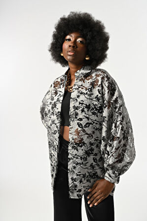 KADIN KOLLARI BAĞLAMA DETAYLI DESENLİ TRANSPARAN OVERSİZE GÖMLEK