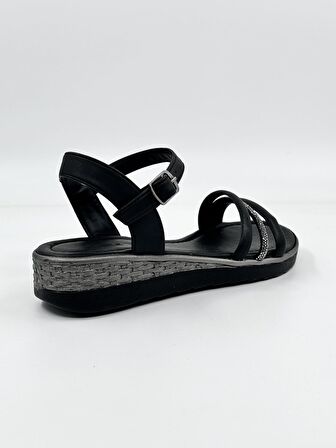 Bantlı Taşlı Kadın Sandalet