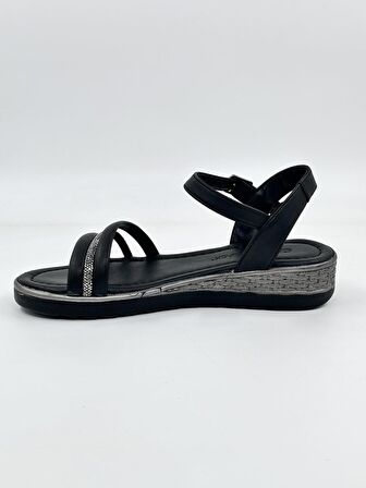 Bantlı Taşlı Kadın Sandalet