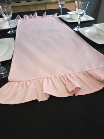 İki Tarafı Fırfırlı Runner - Sıvı İtici Özlliğe Sahip