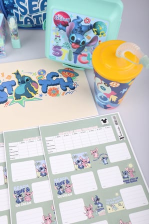 x Dekomus Lisanslı Stitch Little Dreamer Collection Full Kırtasiye Seti Tek Bölmeli Küçük Boy Anaokul,Beslenme ve Kalem Çantası,Beslenme Kabı ve Matara Seti