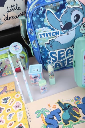x Dekomus Lisanslı Stitch Little Dreamer Collection Full Kırtasiye Seti Tek Bölmeli Küçük Boy Anaokul,Beslenme ve Kalem Çantası,Beslenme Kabı ve Matara Seti