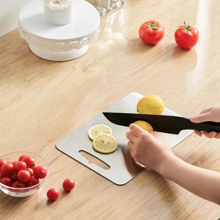 Paslanmaz Çelik 304 Kalite Antibakteriyel Kesme Tahtası Kaymaz Tabanlı 37x29 CM