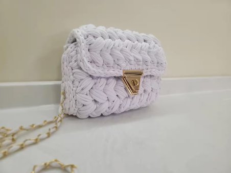 soft model çapraz çanta, beyaz el çantası, özel hediye, doğum günü hediyesi, yıldönümü hediyeleri, el yapımı çanta, tığ işi çanta, günlük mini çanta, beyaz
