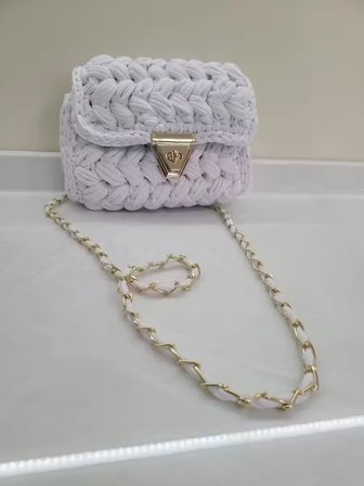soft model çapraz çanta, beyaz el çantası, özel hediye, doğum günü hediyesi, yıldönümü hediyeleri, el yapımı çanta, tığ işi çanta, günlük mini çanta, beyaz