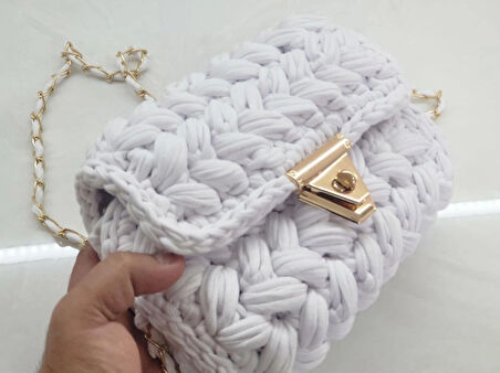 soft model çapraz çanta, beyaz el çantası, özel hediye, doğum günü hediyesi, yıldönümü hediyeleri, el yapımı çanta, tığ işi çanta, günlük mini çanta, beyaz