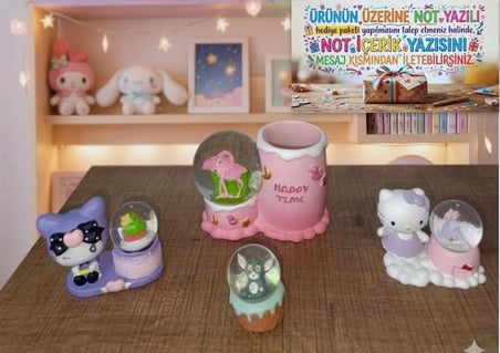 Flamingo Kalemlik Ve Kuromi, Tom, Hello Kitty Kar Küresi 4'lü Set(dilediğiniz notu hediye paketi üzerine yazılı şeklinde gönderim yapılmaktadır)