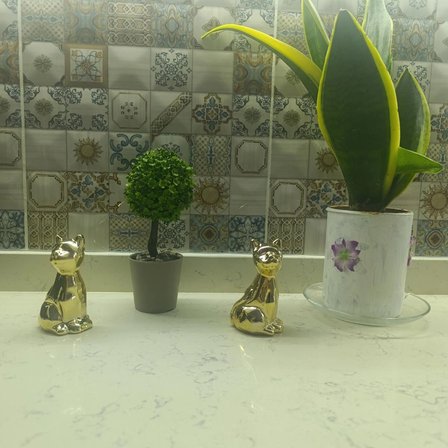 Yaşam Alanınıza Zarafet Katın: Balerinli Müzik Kutusu ve Altın Sarısı Kedi Bibloları