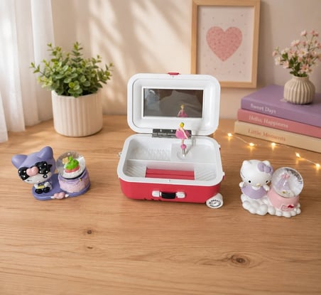 Çocuk Odası İçin Kromi ve Hello Kitty Mini Kar Küreli Müzikli Mücevher Kutusu(dilediğiniz notu hediye paketi üzerine yazılı şeklinde gönderim yapılmaktadır)