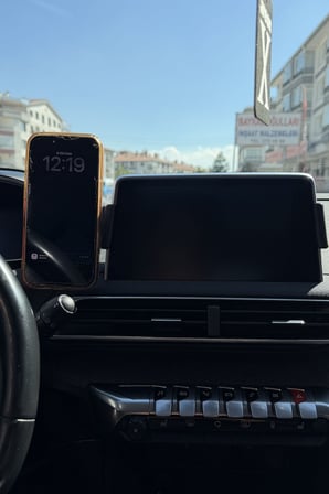 Peugeot 3008 2016-2023 Uyumlu Araca Özel MagSafe Telefon Tutacagı