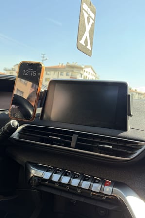 Peugeot 3008 2016-2023 Uyumlu Araca Özel MagSafe Telefon Tutacagı