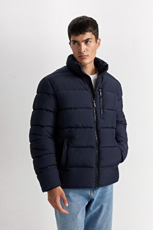 DeFacto Su İtici Rüzgar Geçirmez Şişme Mont Slim Fit Dar Kesim Dik Yaka Fermuarlı Cepli D1415AX24WNNV64