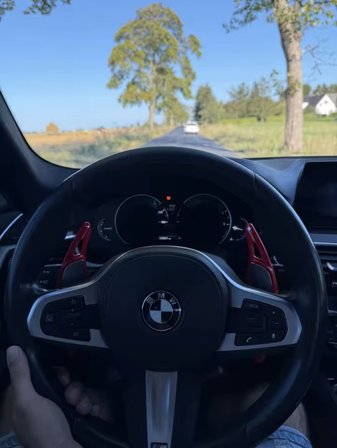 Bmw 4 Serisi G22 F1 Direksiyon Kulakçık Kırmızı Karbon Renk Kırmızı