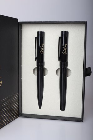 DEKOMUS İLE LİSANSLI GALATASARAY KUTULU 2'Lİ DOLMA KALEM & TÜKENMEZ KALEM PREMIUM SET "DEKOMUS ÖZEL KUTULU COMFORT KALEM HEDİYELİ"
