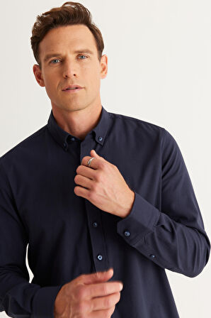 Erkek Lacivert Slim Fit Dar Kesim Düğmeli Yaka Pamuklu Gabardin Gömlek