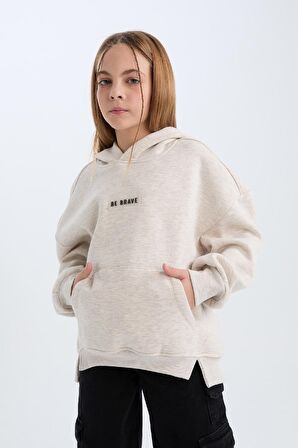 DeFacto Kız Çocuk Oversize Geniş Kalıp Kapüşonlu Baskılı İçi Yumuşak Tüylü Sweatshirt D6185A824WNBG588