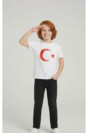 Erkek Çocuk AYYILDIZ Baskılı T-Shirt Ve Siyah Keten Pantolon Takım 23Nisan 29Ekim Özel Günler