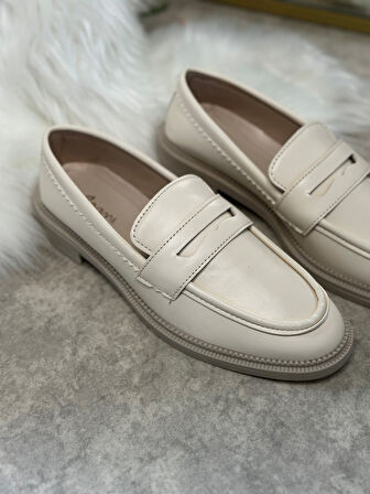 Günlük Kadın Düz Loafer Klasik Desenli Taban Zincirli Oval Burunlu Makosen Sade Şık Ayakkabı 130