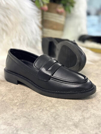 Günlük Kadın Düz Loafer Klasik Desenli Taban Zincirli Oval Burunlu Makosen Sade Şık Ayakkabı 130