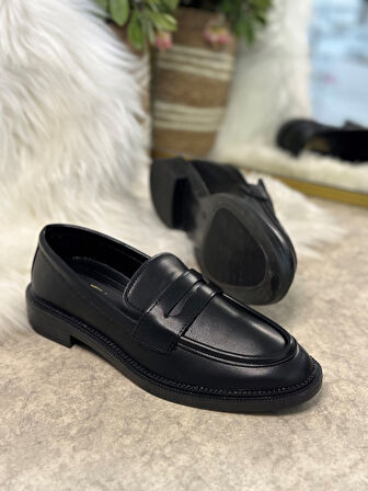 Günlük Kadın Düz Loafer Klasik Desenli Taban Zincirli Oval Burunlu Makosen Sade Şık Ayakkabı 130