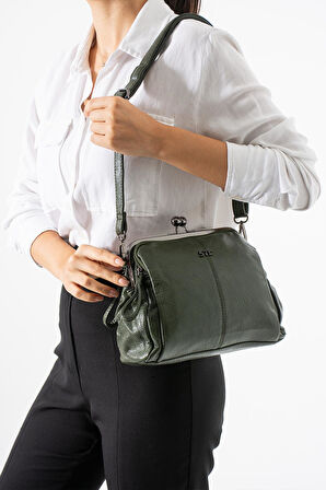 Yıkama Deri Klipsli Fermuarlı 3 Bölmeli Burslu Omuz Çantası Haki Model:(571-13T)