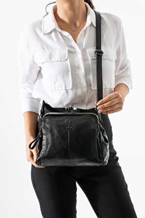 Yıkama Deri Klipsli Fermuarlı 3 Bölmeli Burslu Omuz Çantası Siyah Model:(571-13T)