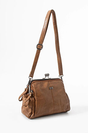 Yıkama Deri Klipsli Fermuarlı 3 Bölmeli Burslu Omuz Çantası Taba Model:(571-13T)