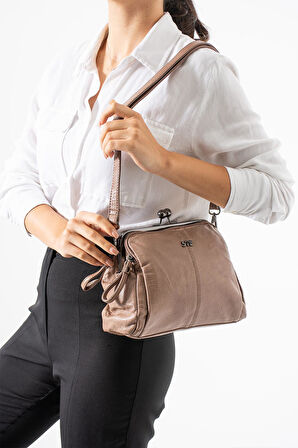 Yıkama Deri Klipsli Fermuarlı 3 Bölmeli Burslu Omuz Çantası Vizon Model:(571-13T)