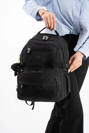 Ultra Hafif Çok Cepli Orta Boy Sırt Çantası Siyah Model: (571-3R)