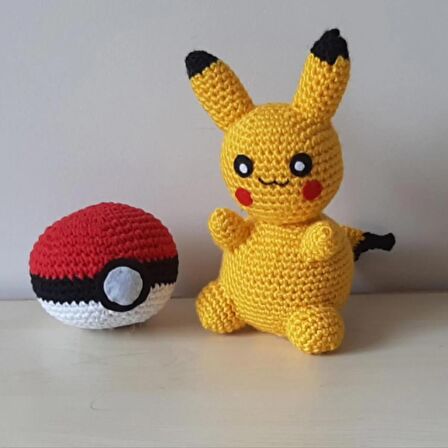 Amigurumi Oyuncak Pikaçu ve Pokemon Topu