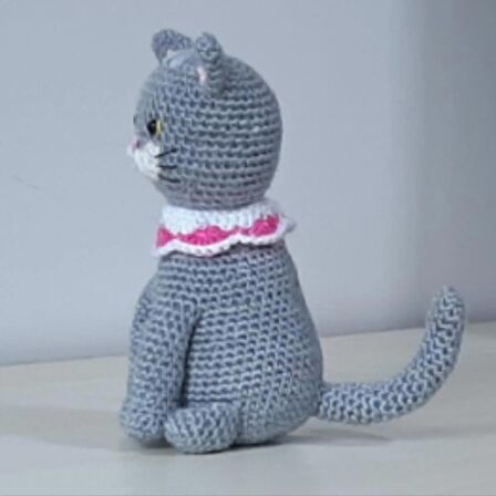 Amigurumi Örgü Oyuncak Kedi Gri Pembe Tasmalı