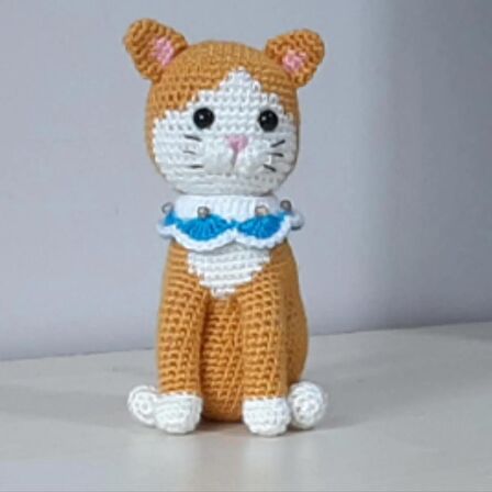 Amigurumi Örgü Oyuncak Kedi Sarı Mavi Tasmalı