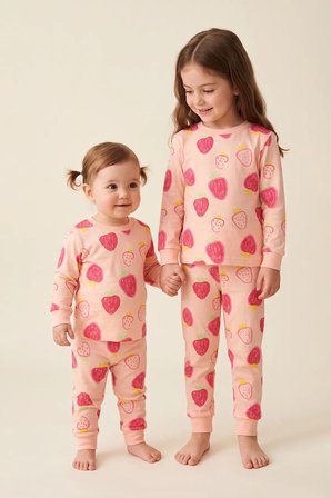 Kız Çocuk Strawberry - Çilek Desenli Uzun Kollu Pijama Takımı 