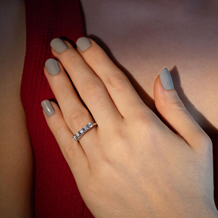 G Renk 0.85 Karat Pırlanta Beştaş Yüzük