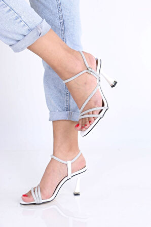 Barnaby Beyaz Taşlı Topuklu Kadın Ayakkabı