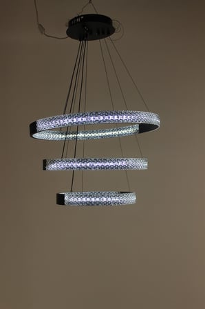 Lüks Siyah Gövde Kare Kesim Kristal Taşlı 3'lü Halka Tasarım Modern Led Avize