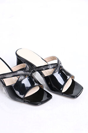 Donovan Siyah Rugan Topuklu Terlik