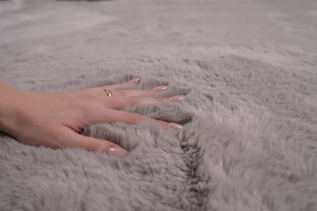 Tavşan Tüyü Düz Gri Yumuşak Yıkanabilir Tabanlı Peluş Halı 100X150